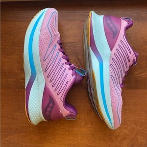 Saucony Endorphin Shift